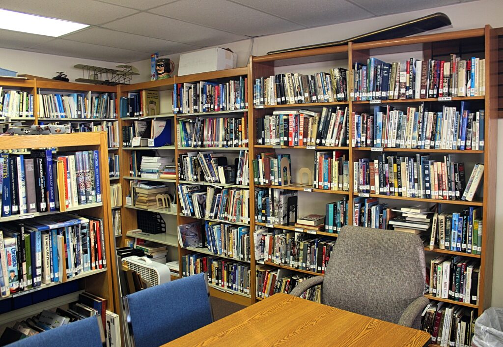 Touring the Paulson Aviation Library Image 4 Touring the Paulson Aviation Library - 004