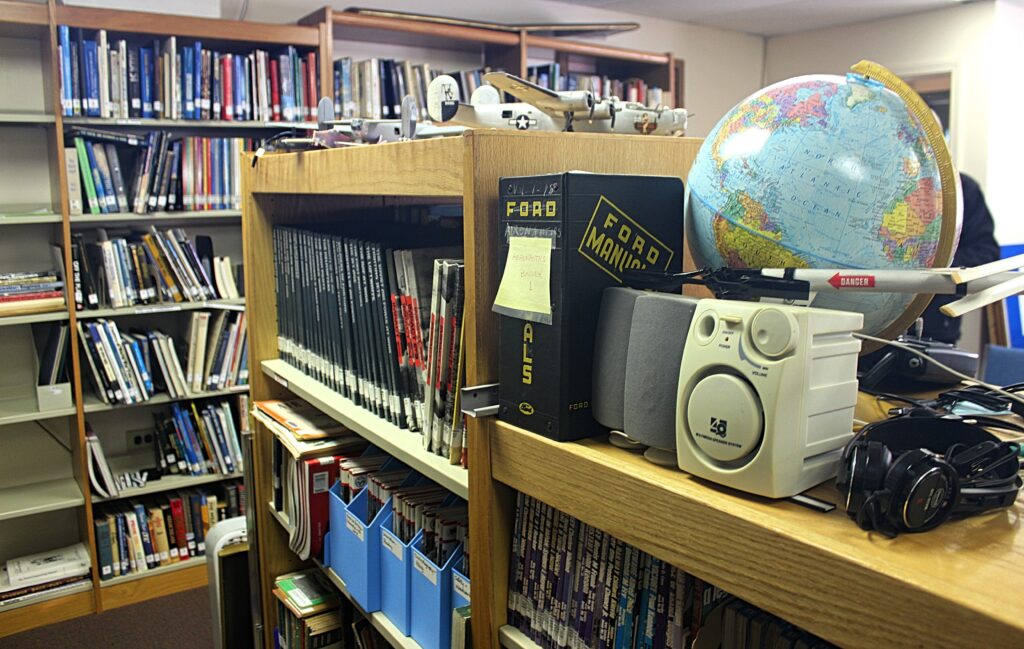Touring the Paulson Aviation Library Image 8 Touring the Paulson Aviation Library - 005